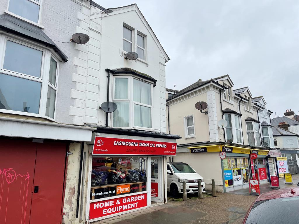 Lot: 105 - FREEHOLD COMMERCIAL INVESTMENT - Side view of property from main road